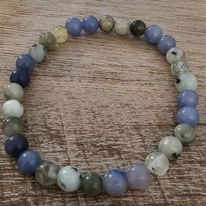 Beaded bracelet with natural gemstones
